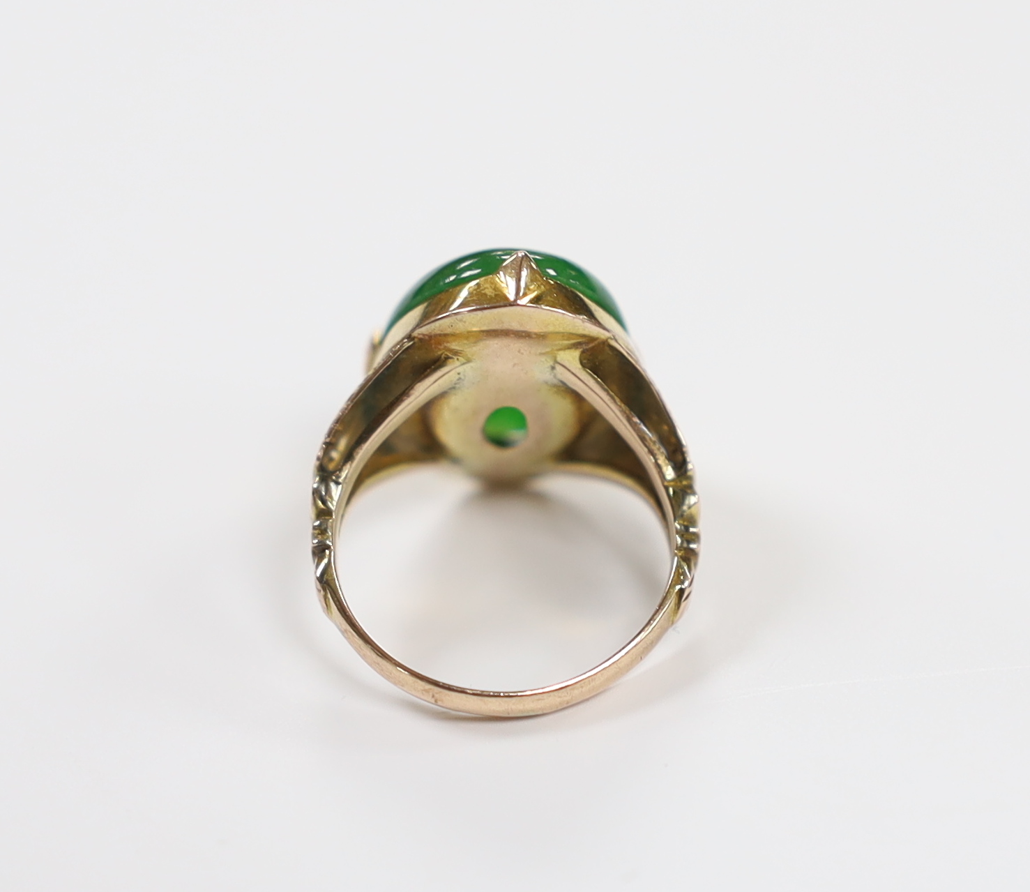 A Chinese 14k yellow metal and oval cabochon jade set ring, size I, gross weight 5.4 grams.